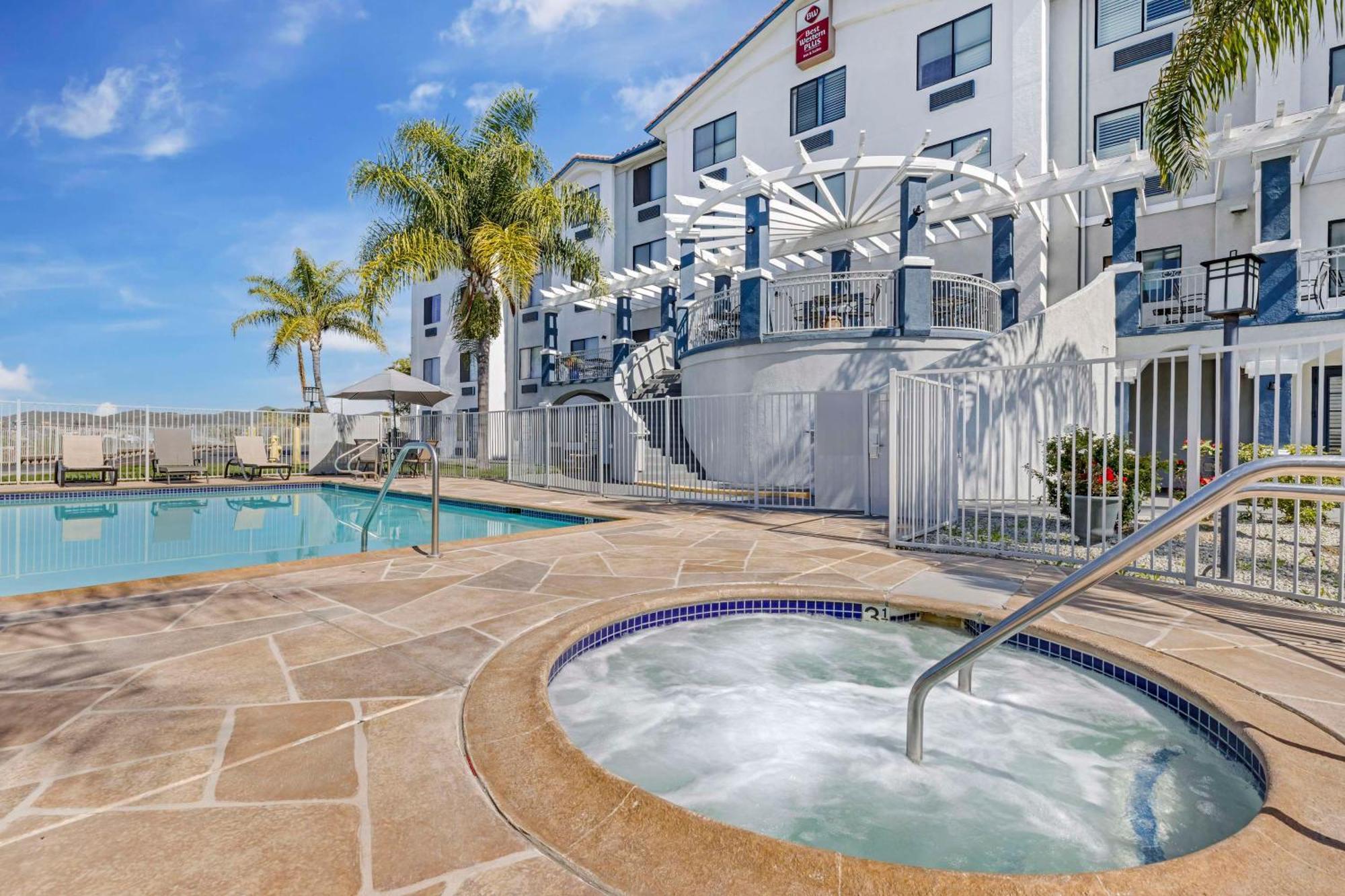 Best Western Plus Lake Elsinore Inn & Suites Exterior foto